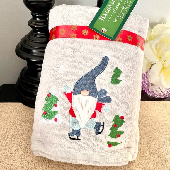 New Set of 2 GNOME CHRISTMAS TREES Bathroom Hand Towels - Picture 5 of 9